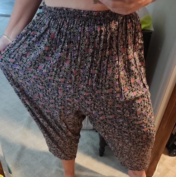 Floral Patterned Pants - Picture 3 of 4